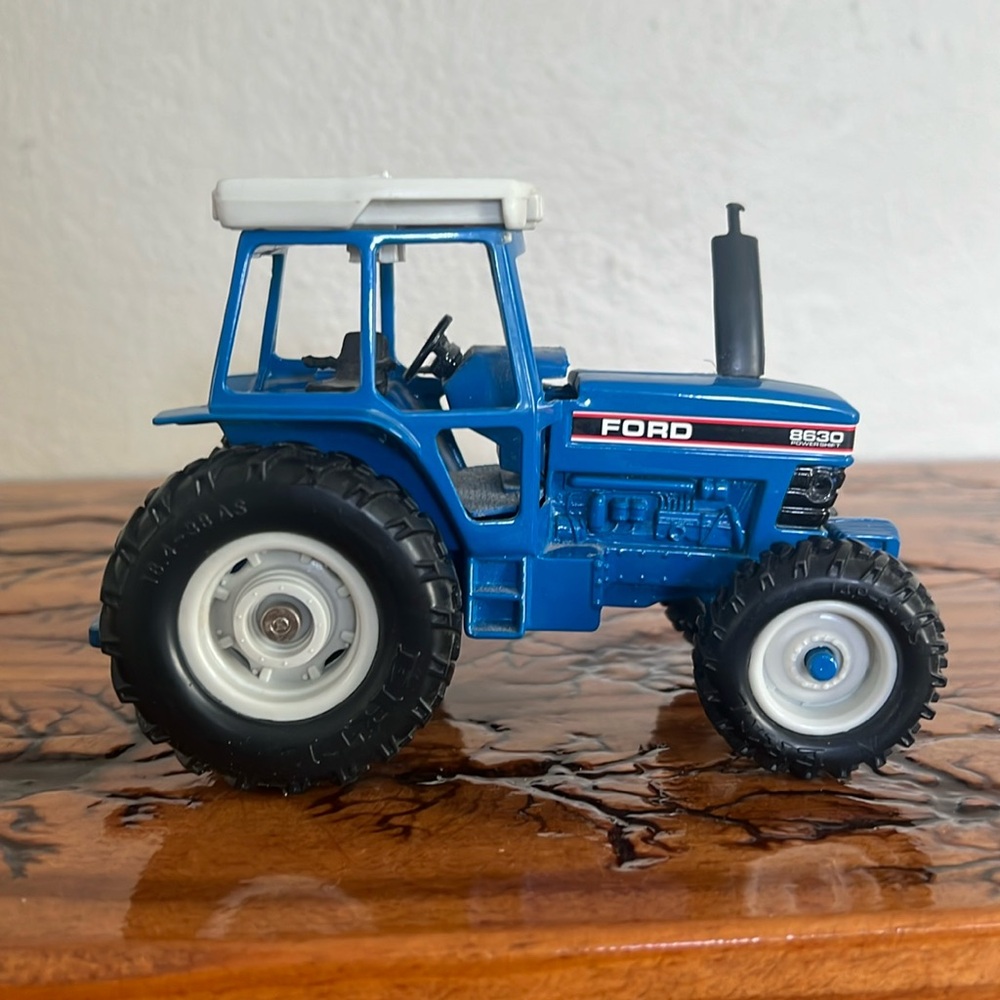 Vintage 1988 Ertl 1:32 Scale Ford TW-5 FWDA Tractor w/3 Point Hitch